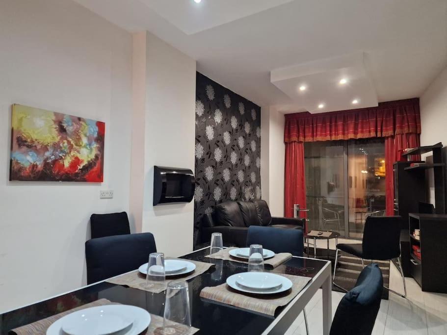City Center Properties - Modern Two Bedroom Apartment With A Hot Tub And Amazing Location เซนต์พอลส์เบย์ ภายนอก รูปภาพ