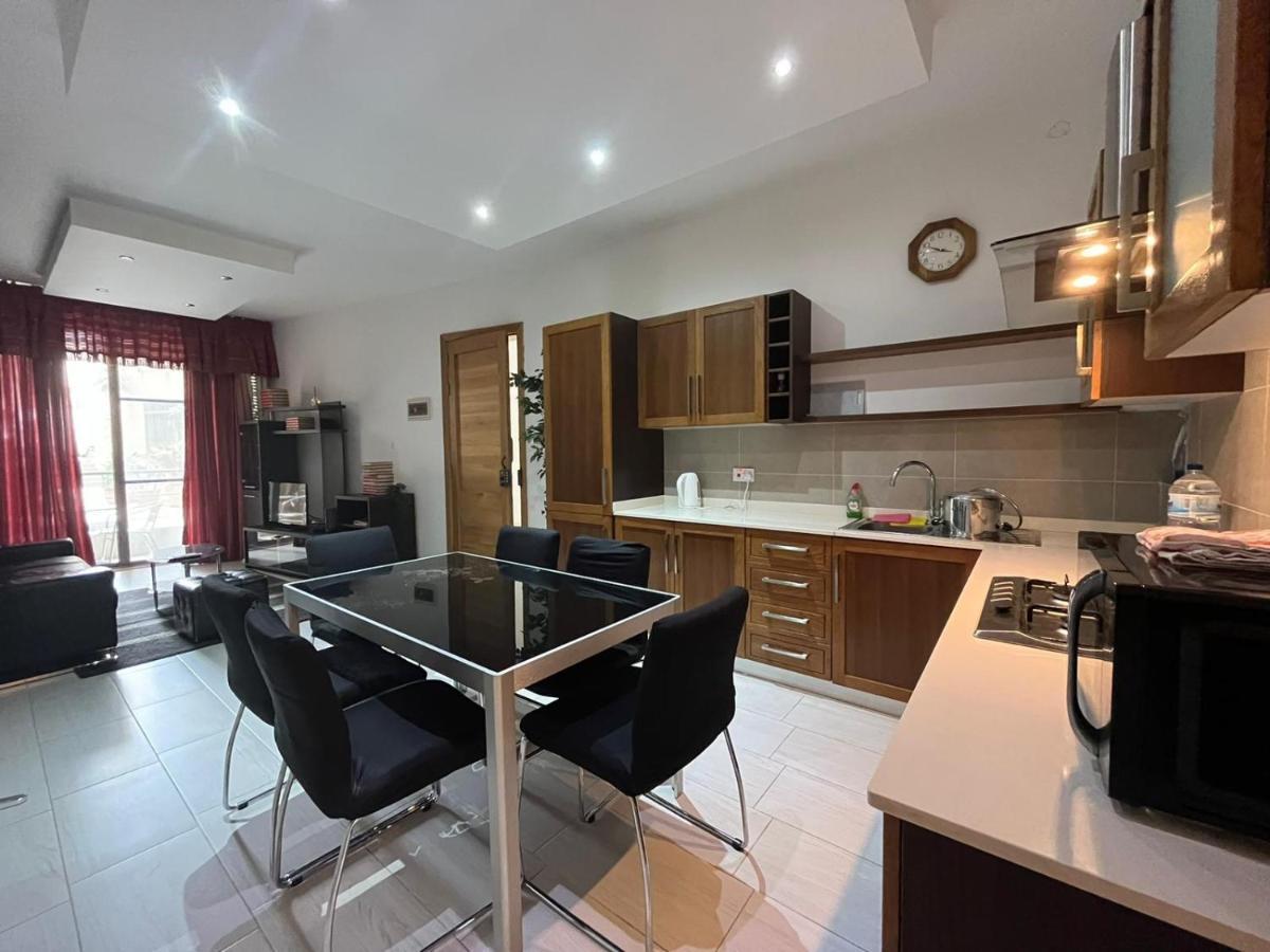 City Center Properties - Modern Two Bedroom Apartment With A Hot Tub And Amazing Location เซนต์พอลส์เบย์ ภายนอก รูปภาพ
